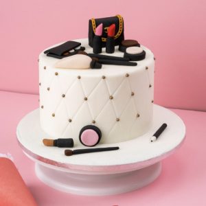 Grandiose Catering makeup kit cake