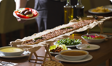 Choose from lavish buffets, elegant plated dining, or bespoke dessert selections. Whether traditional or modern, our menus are crafted to suit your unique taste.