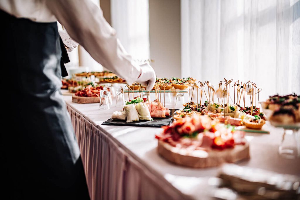 From menu planning to execution, we handle every detail so you can focus on celebrating with your guests. 